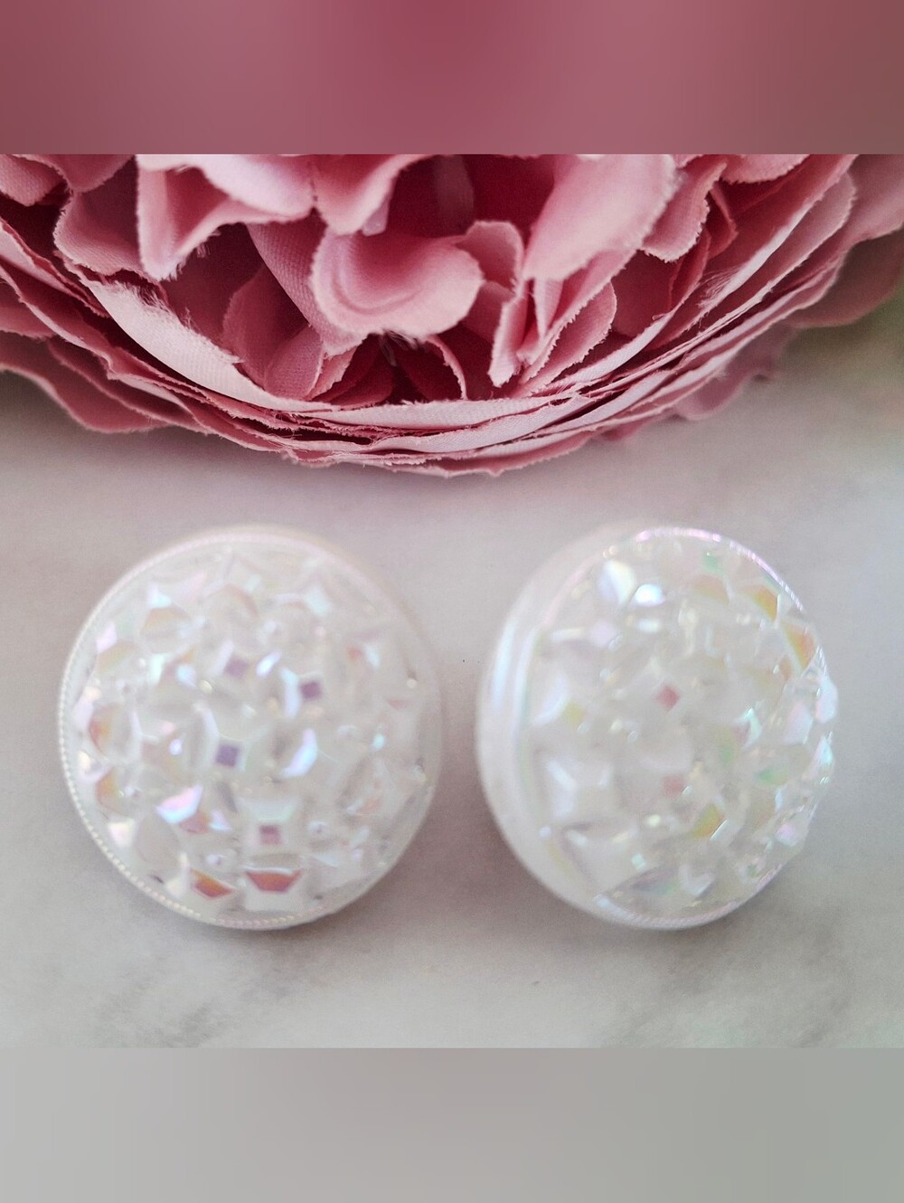 Vintage 80s ✨️🤍Irridescent Textured Stud Earrings